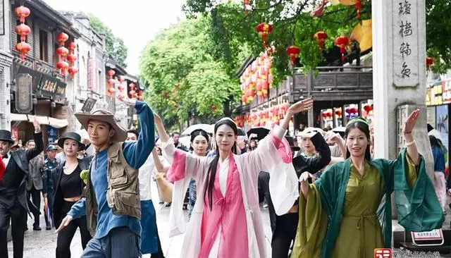 福州“电影+”试点推票根互通，五一商圈观影消费联动升温 - 相关图片