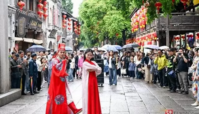 福州“电影+”试点推票根互通，五一商圈观影消费联动升温 - 现场图